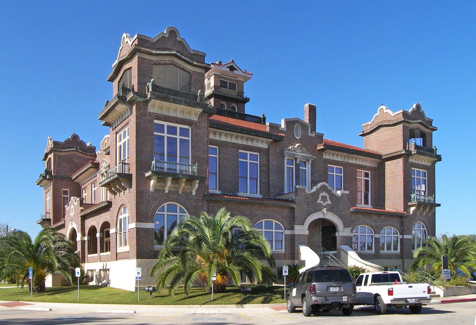 Atascosa County Courthouse — view Atascosa County Courthouse — view