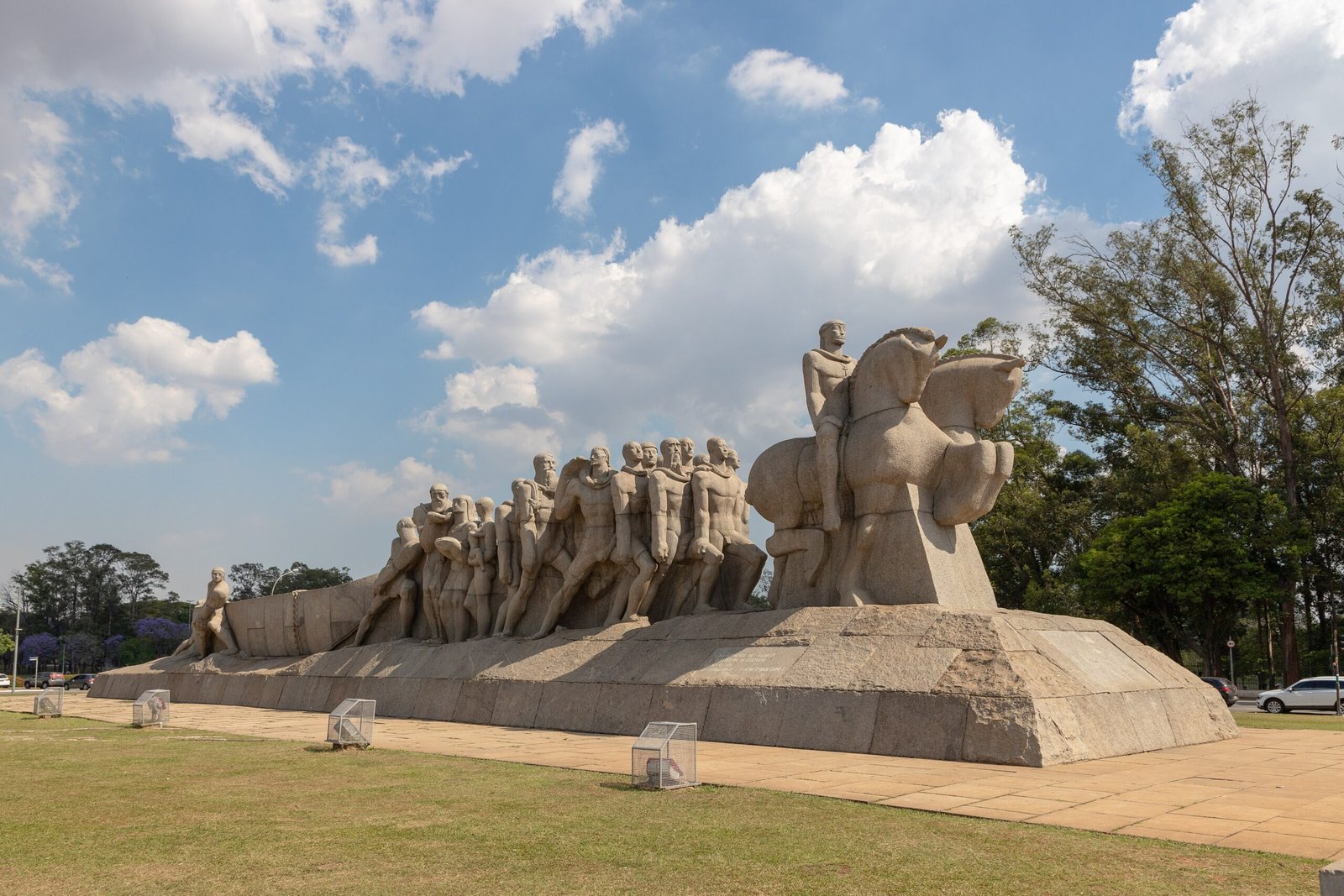 Monument to the Bandeiras — view Monument to the Bandeiras — view