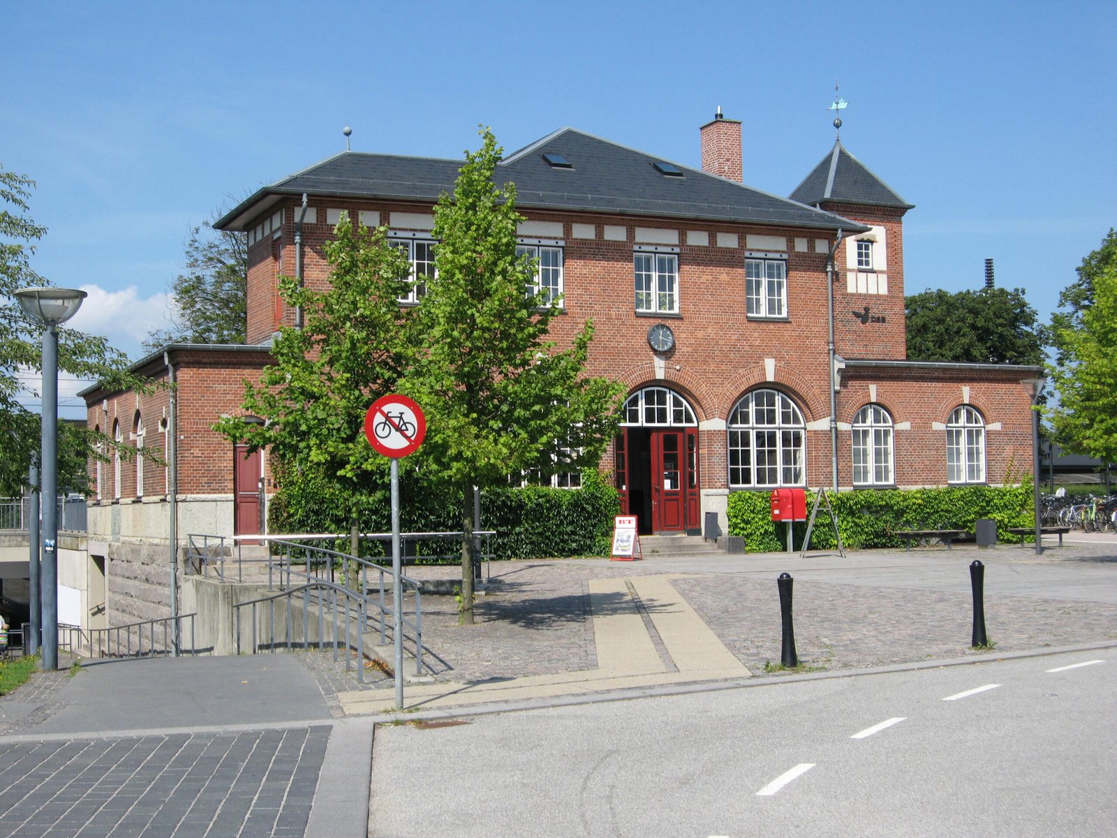 Humlebæk railway station — view Humlebæk railway station — view