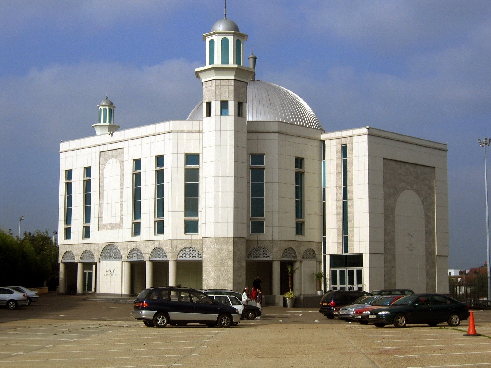 Baitul Futuh Mosque — view Baitul Futuh Mosque — view