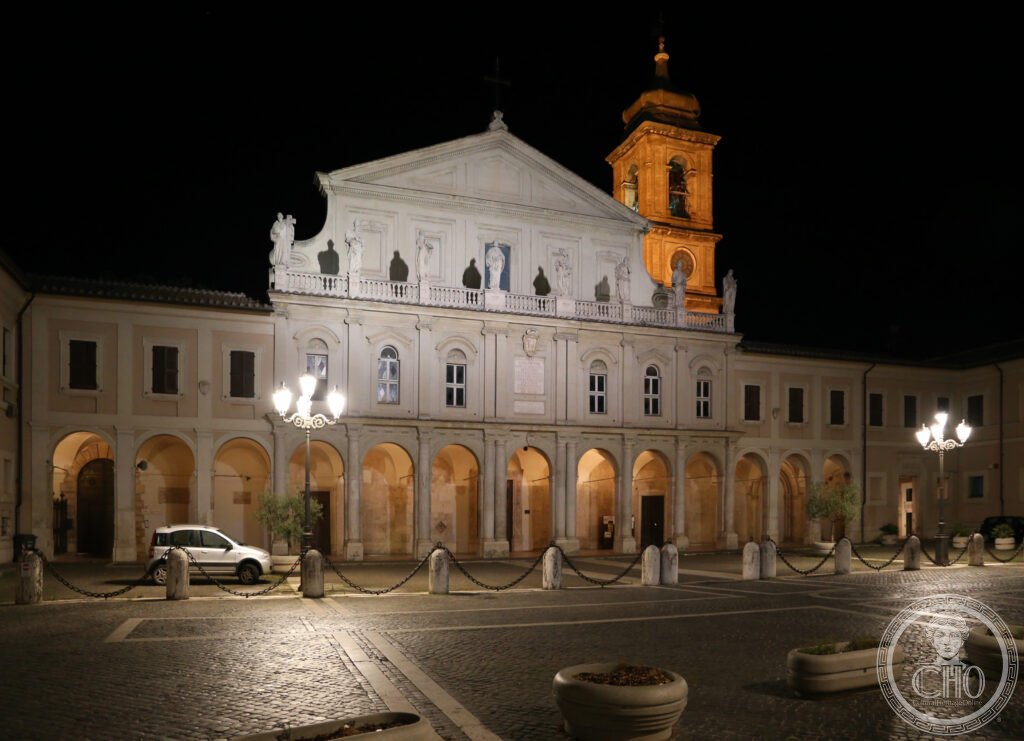 Facciata barocca a portico del Duomo di Terni, dedicato a Santa Maria Assunta, in Umbria