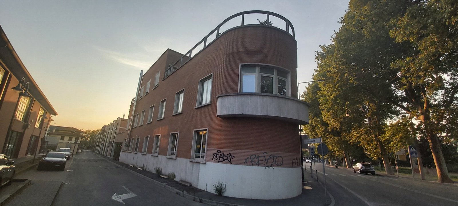 Streamline-moderne corner building of the former Kofler perfume works in Padua, with a rounded prow and a ship-like roof railing