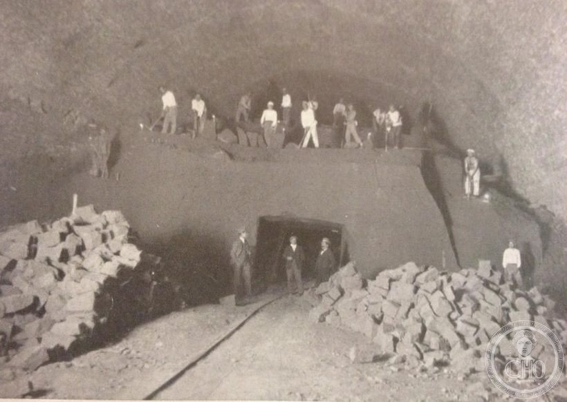 Workers boring the Galleria della Vittoria tunnel through the tufa of Monte Echia, circa 1927