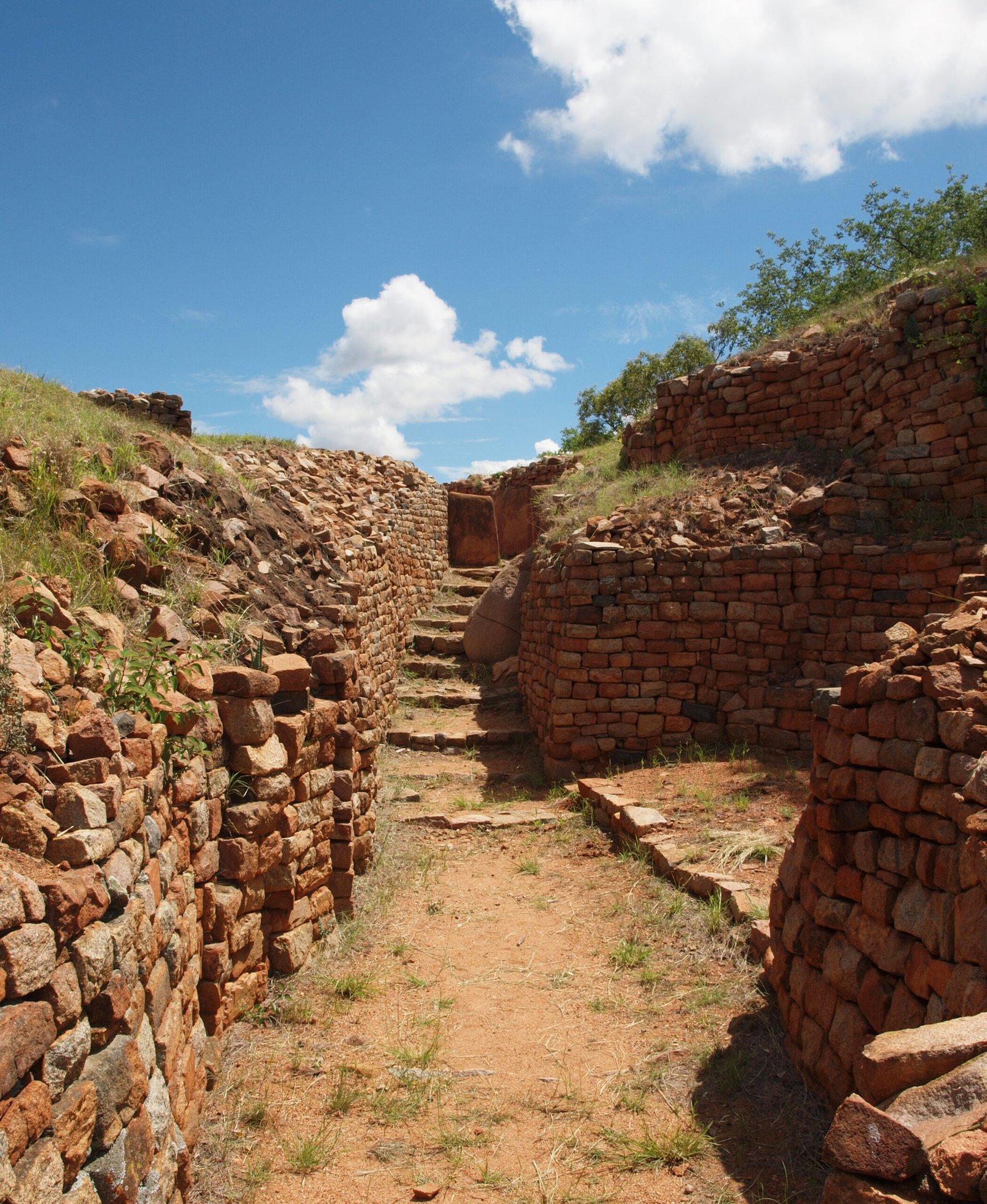 Dry-stone terraced walls of Khami Ruins, capital of the Rozvi Empire, Bulawayo, Zimbabwe
