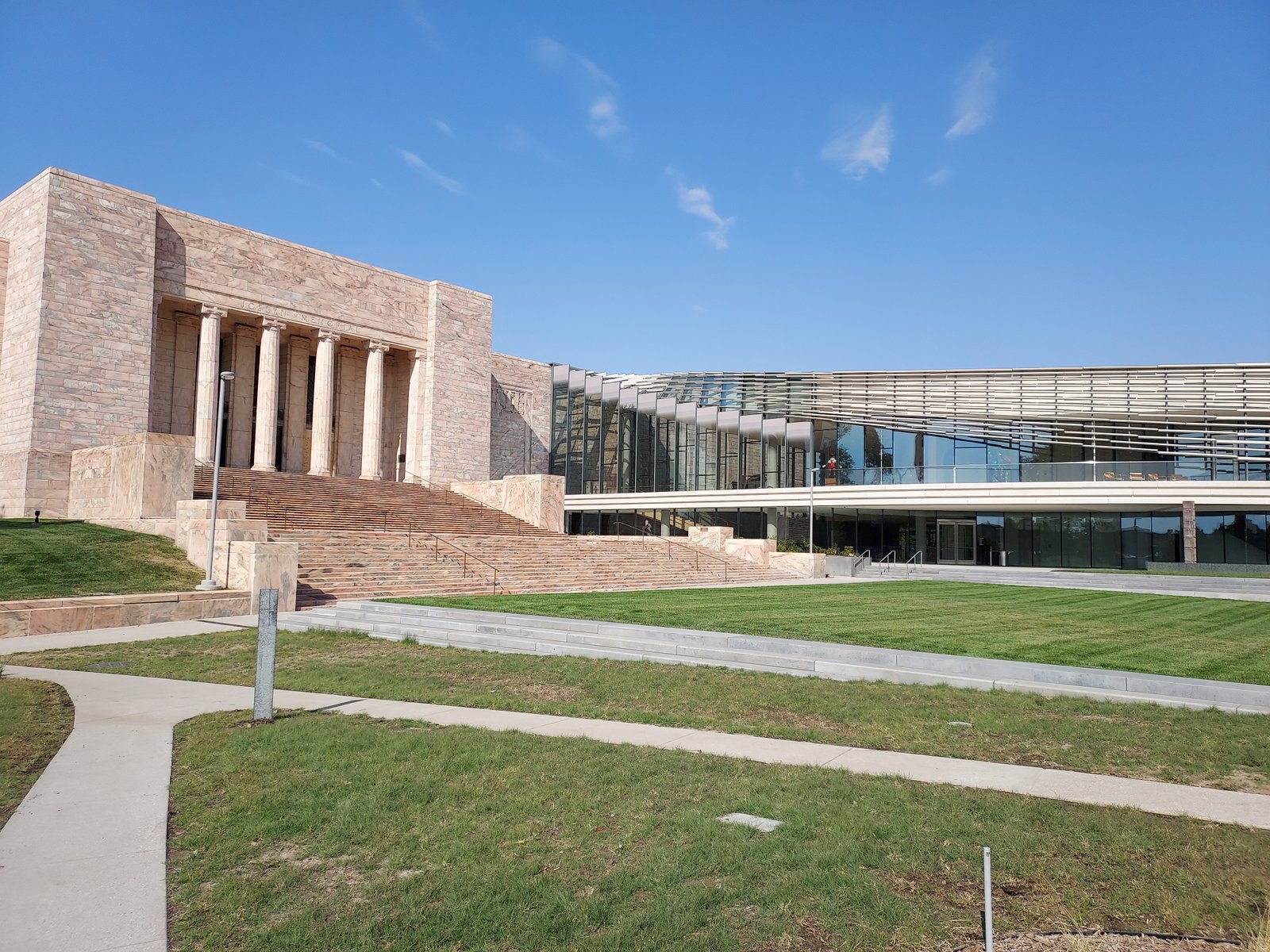 Joslyn Art Museum exterior, Omaha, Nebraska — Georgia pink marble Art Deco facade