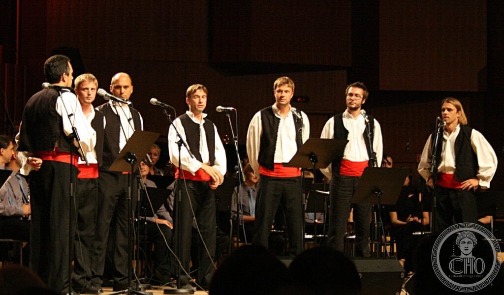 Klapa multipart singing — Split