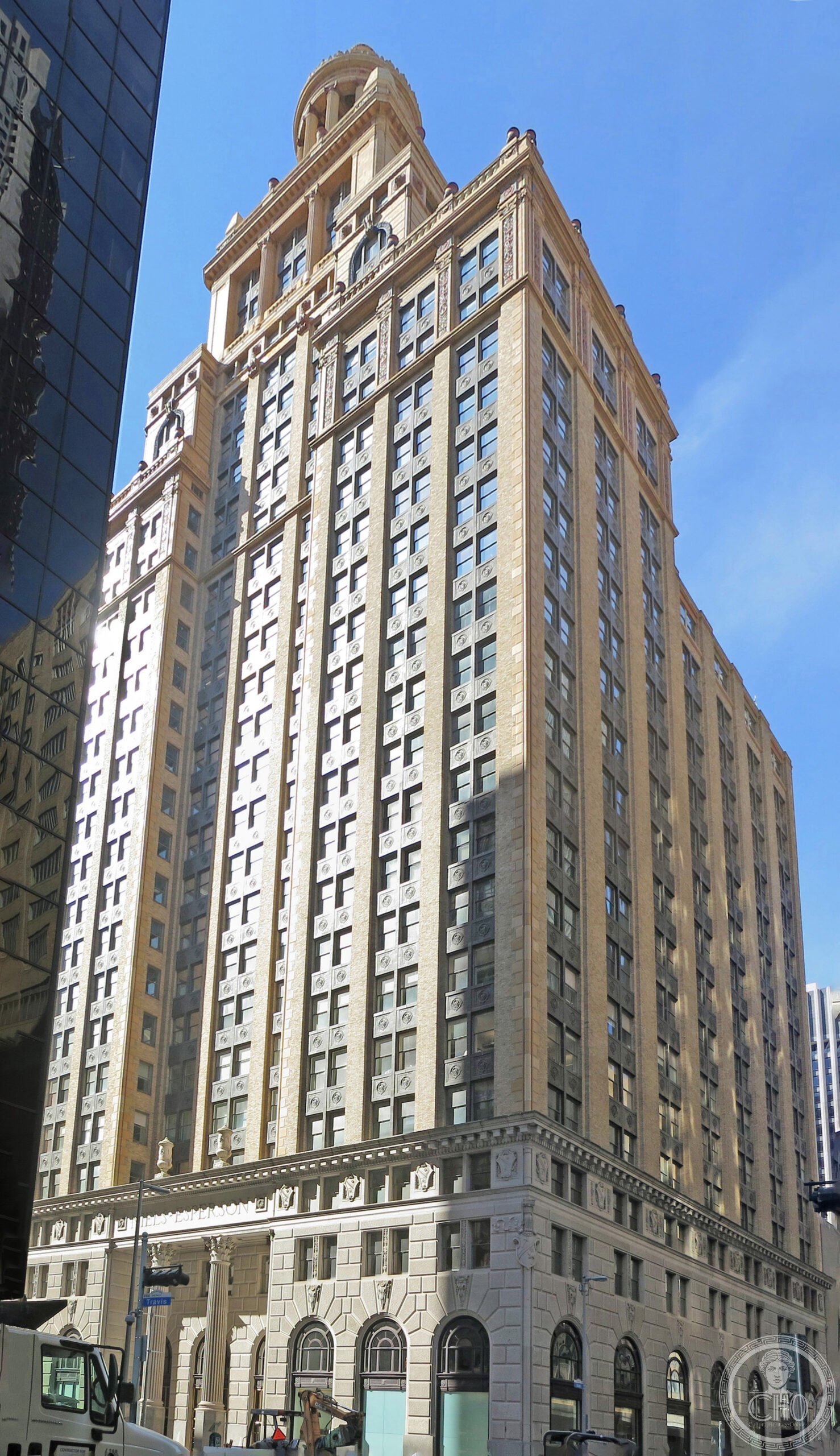 Niels Esperson Building, Houston — 32-story Italian Renaissance Art Deco skyscraper at 808 Travis Street, 1927, John Eberson architect