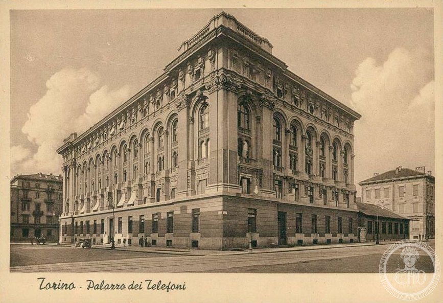 1920s postcard of the Palazzo dei Telefoni in Turin, giant-order facade with sculpted crowning and a parked motorcar