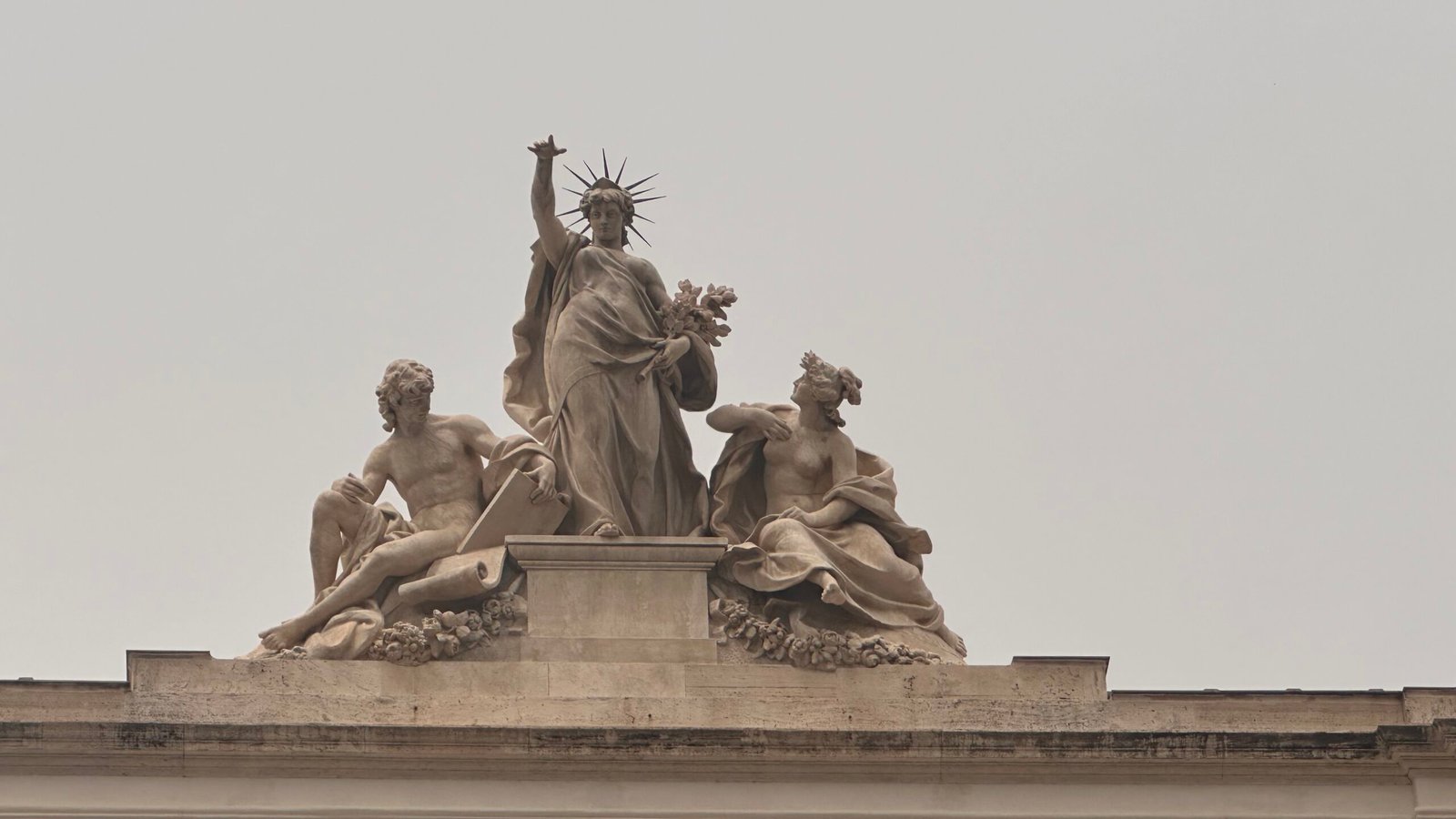 An allegorical statue on the facade of the Palazzo delle Esposizioni.