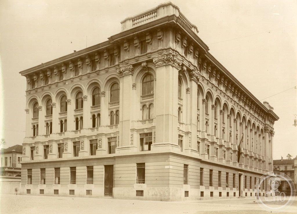 Palazzo dei Telefoni di Stato in Turin photographed by Mario Gabinio in August 1924