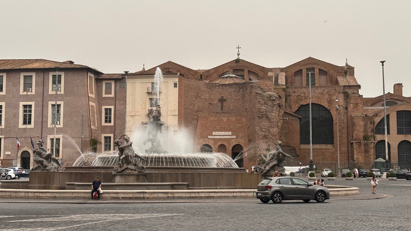 Piazza della Repubblica and the Fountain of the Naiads before the basilica.