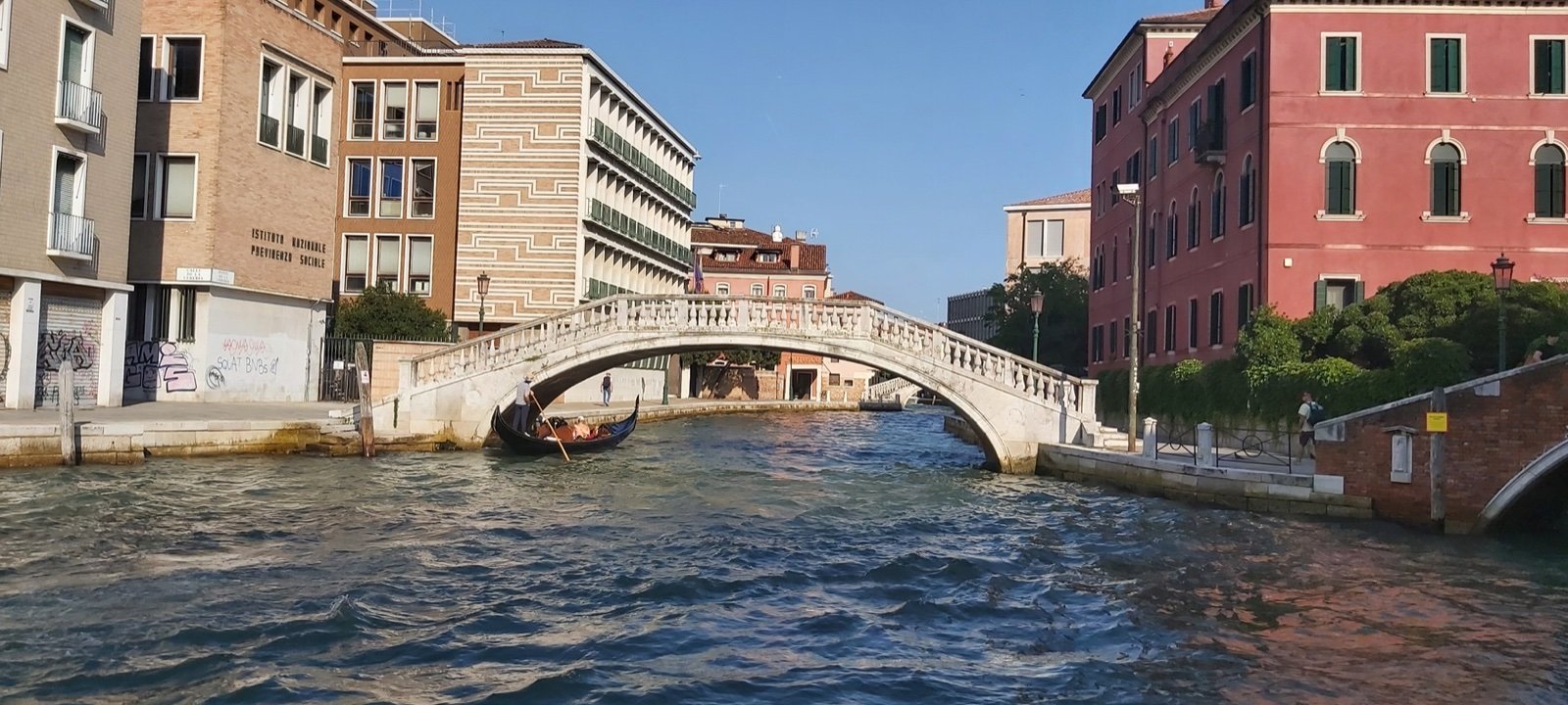 Istrian-stone Ponte de la Cereria with a balustrade, a low wide arch over a Venetian canal