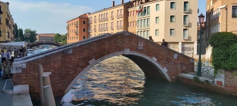 Ponte del Pagan — a 1933 Bridge on Venice’s Rio Novo