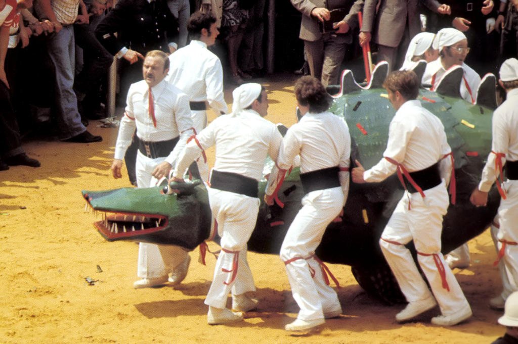 Processional giants and dragons — Ath