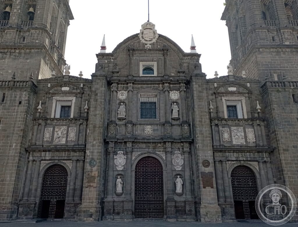 Puebla Cathedral: consecrated in 1649 by the bishop who left the city eighteen days later