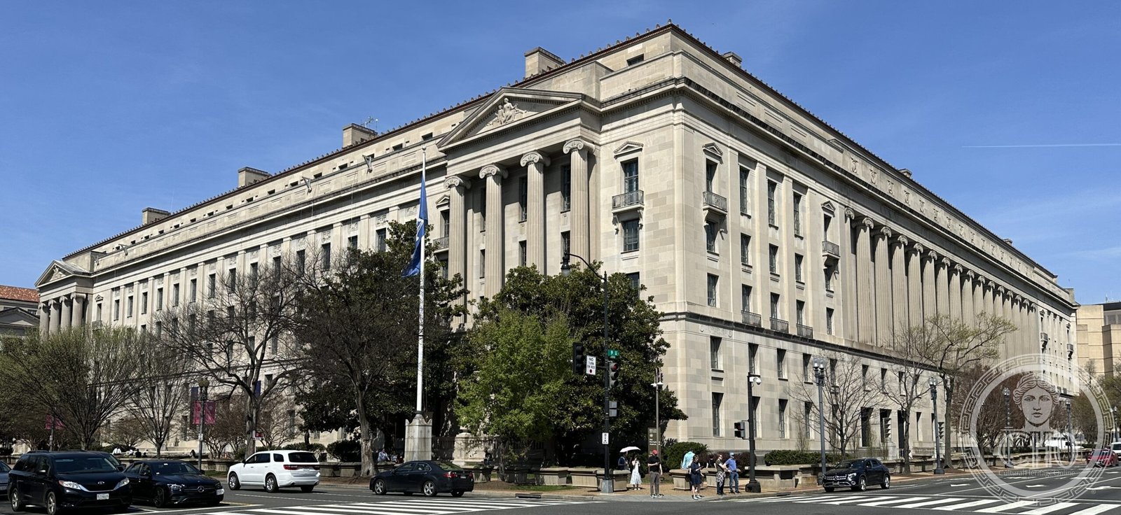 Robert F. Kennedy Department of Justice Building at 950 Pennsylvania Avenue NW, Washington DC — Classical Moderne Federal Triangle building, 1934, Zantzinger Borie and Medary architects