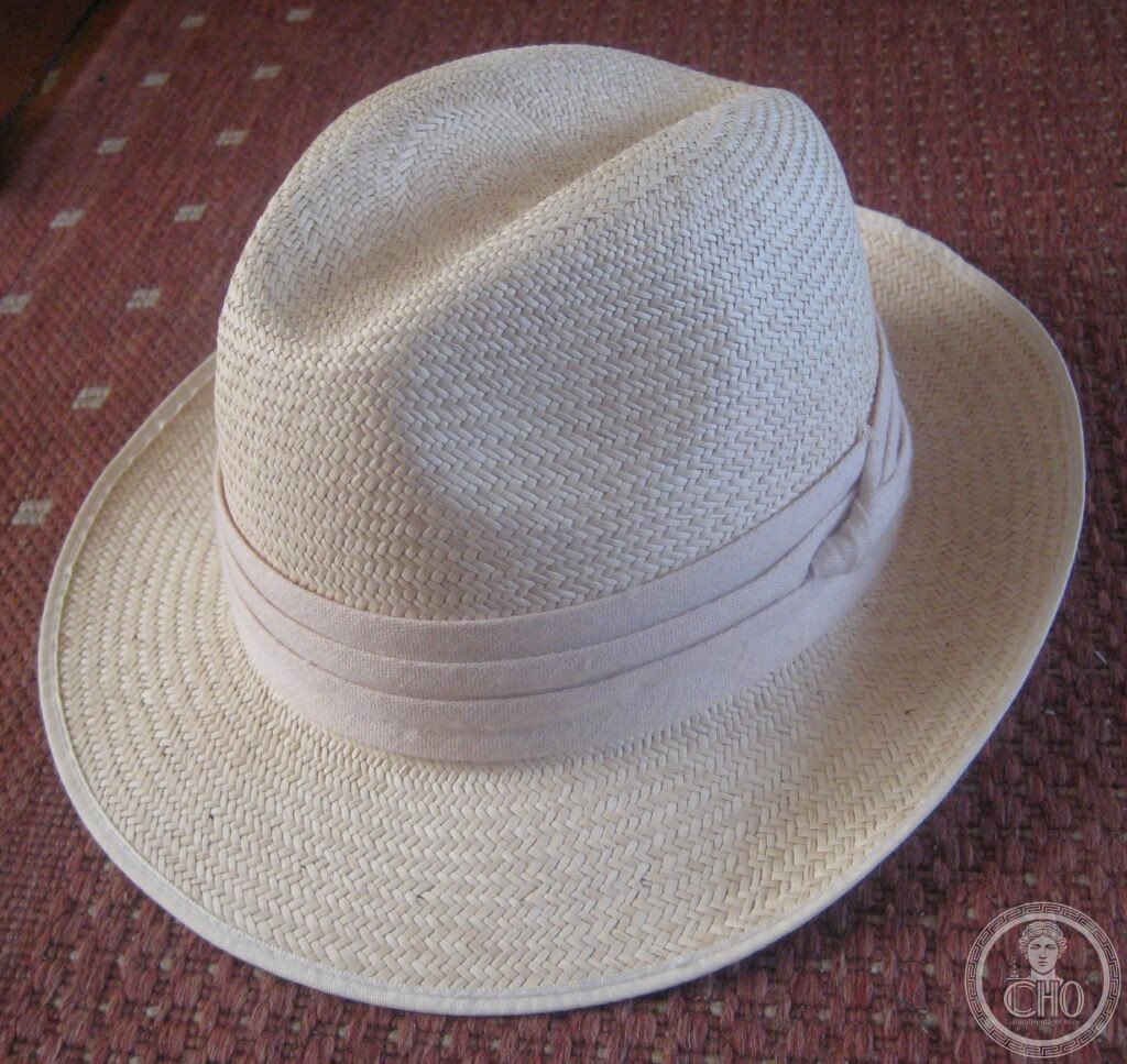 Toquilla straw hat weaving — Montecristi