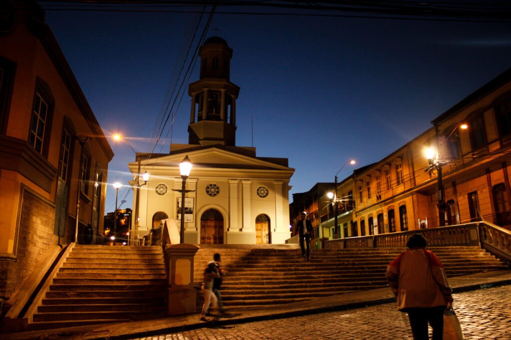 Iglesia La Matriz, Valparaíso: the church at the origin of the port city, the fourth on its site since 1559