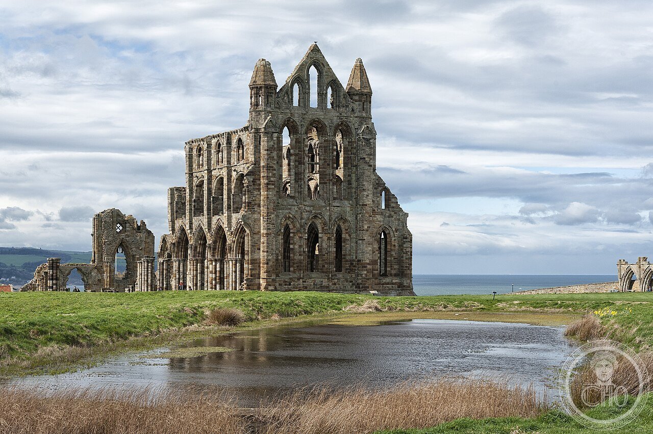 Ruins of Whitby Abbey on the East Cliff above the North Sea in Yorkshire, England, founded 657 by St Hilda and host of the pivotal 664 Synod of Whitby, later the inspiration for Bram Stoker's Dracula