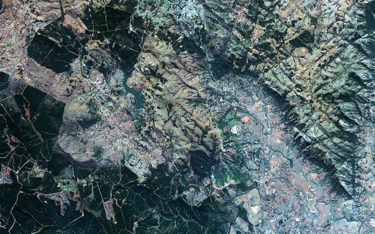 UNESCO World Heritage Sites Near Mbabane: the uKhahlamba Drakensberg Park and iSimangaliso Wetland Park