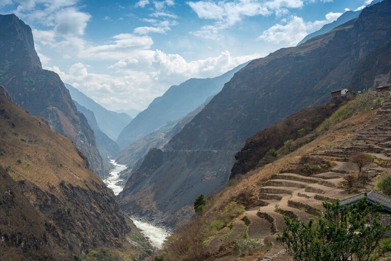 Three Parallel Rivers of Yunnan Canyons: Guide