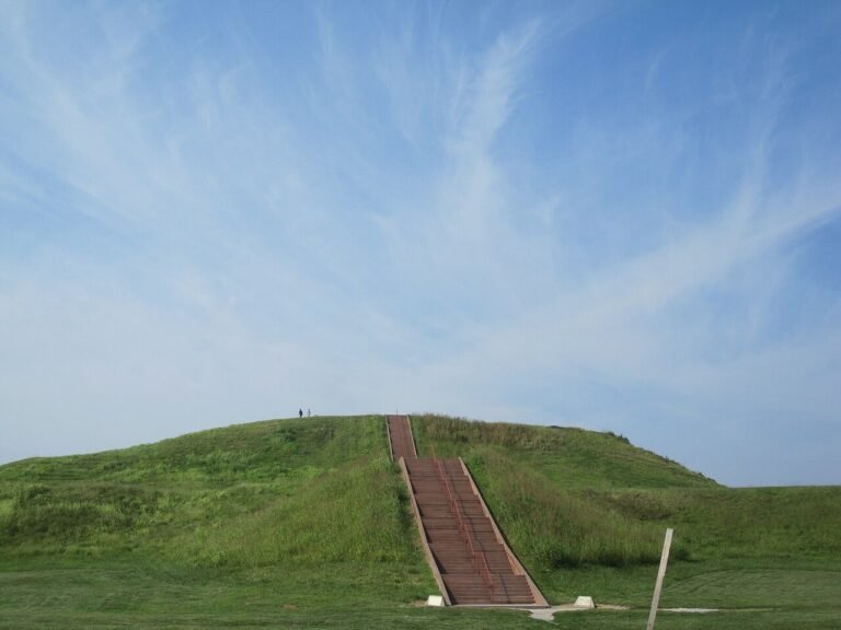 UNESCO World Heritage Sites Near Cahokia: North America’s Largest Pre-Columbian City, a Mound Base Bigger Than the Great Pyramid and 20,000 Inhabitants in 1100 CE