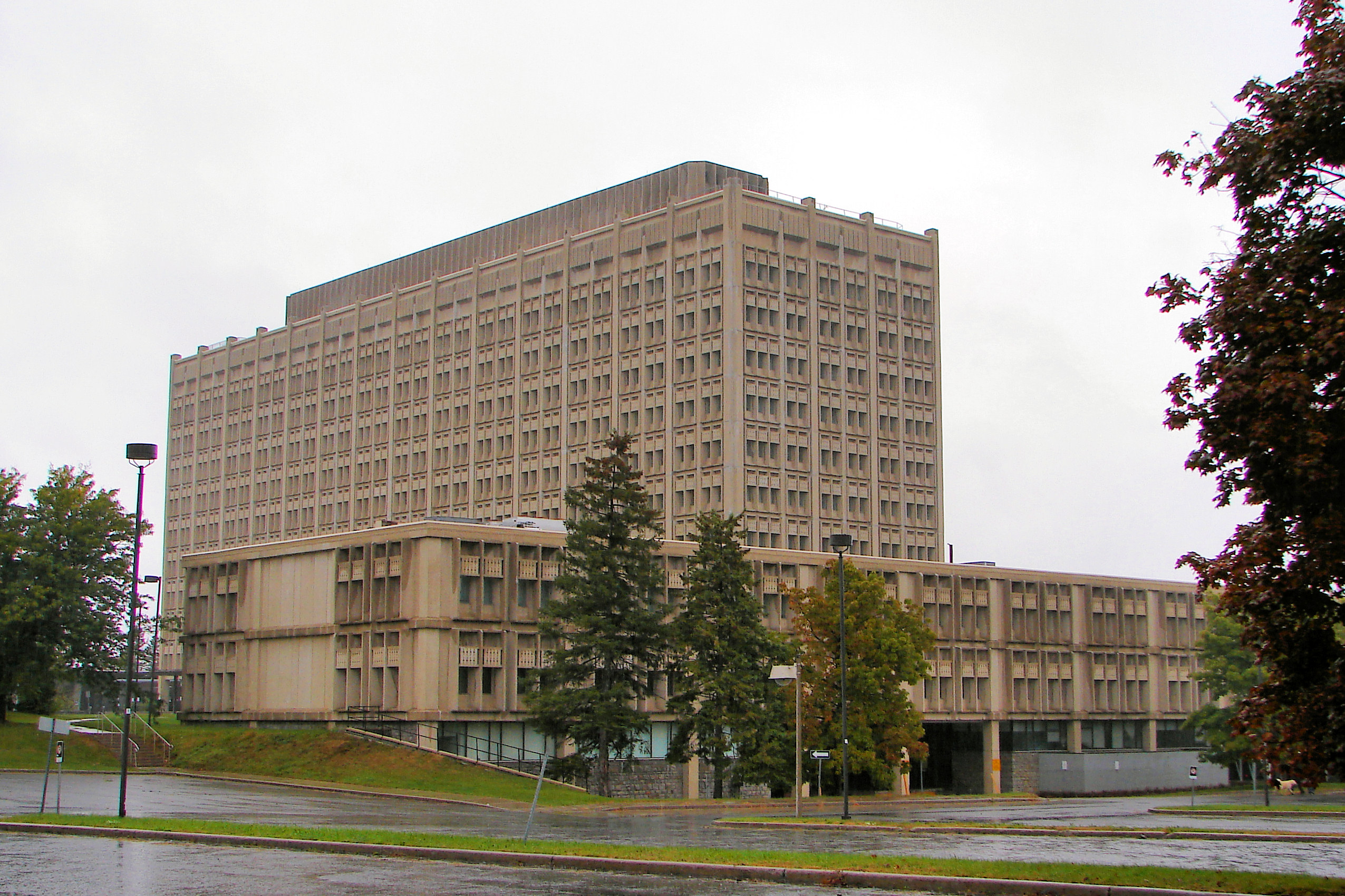 Sir John Carling Building — view