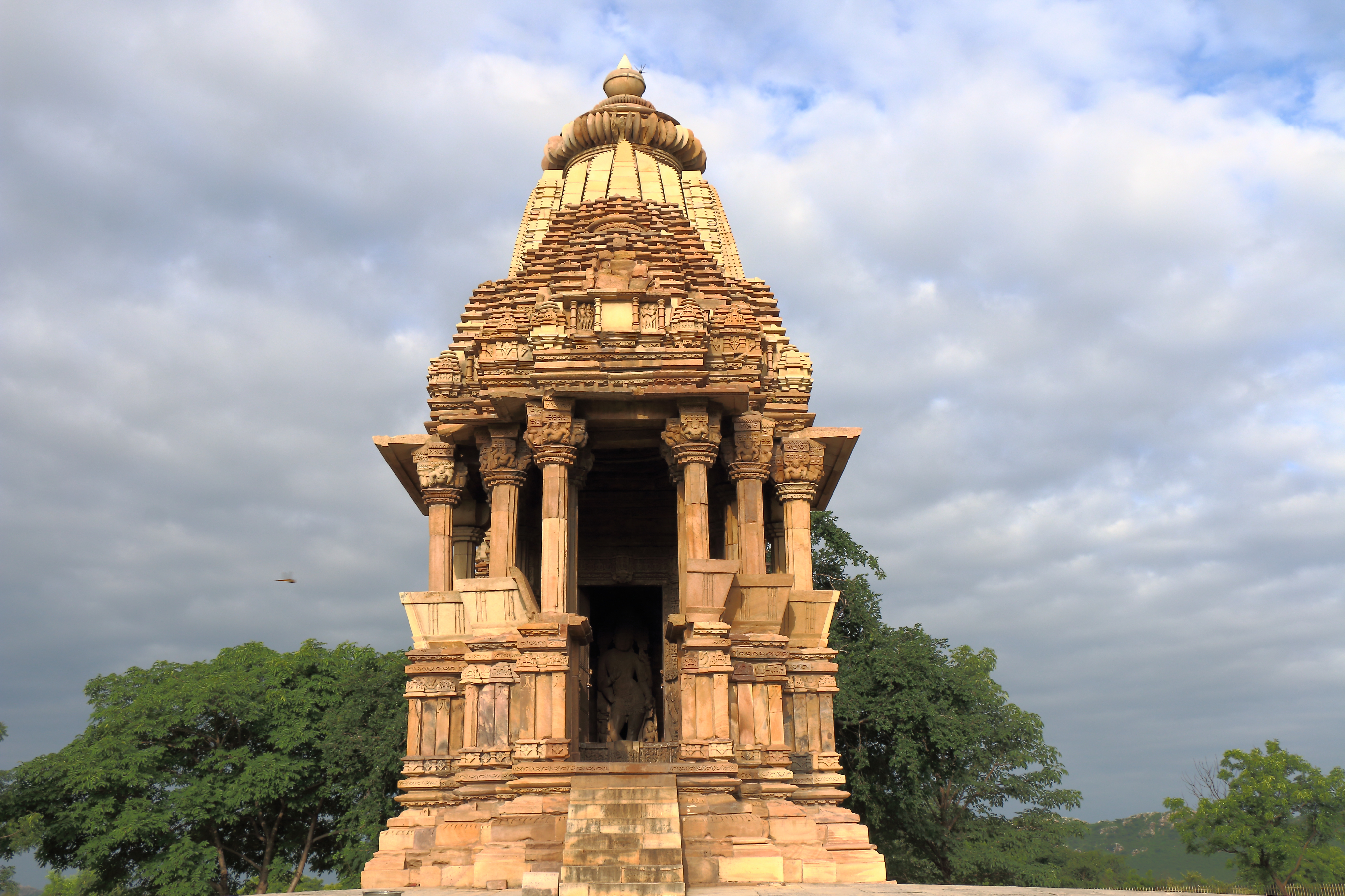 Chaturbhuj Temple (Khajuraho) — view Chaturbhuj Temple (Khajuraho) — view
