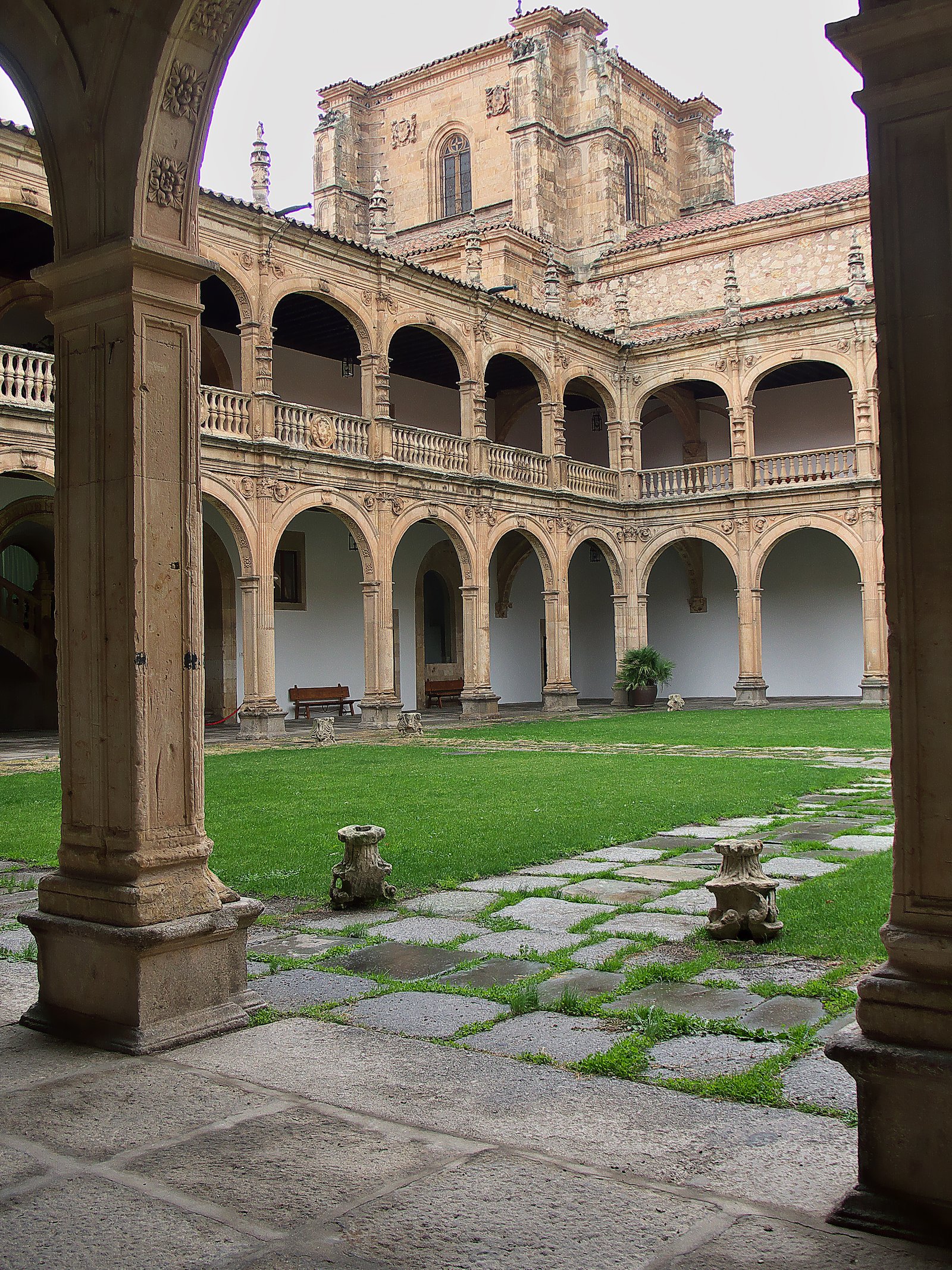 Colegio Mayor de Santiago el Zebedeo — view Colegio Mayor de Santiago el Zebedeo — view