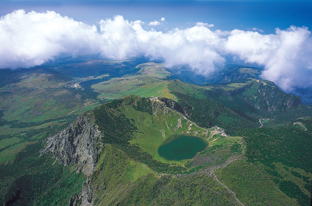 Jeju Volcanic Island Hallasan & Lava Tubes: Guide