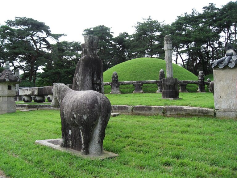 UNESCO World Heritage Sites Near the Joseon Royal Tombs: The 40 Stone-Guarded Burial Mounds That Span 500 Years, the King Who Invented an Alphabet Still Used by 80 Million People and the Tomb Moved for Geomantic Reasons