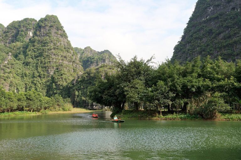 UNESCO World Heritage Sites Near Tràng An: Vietnam’s Drowned Karst Landscape, 30,000-Year-Old Hoabinhian Caves and the 10th-Century Capital of Hoa Lu