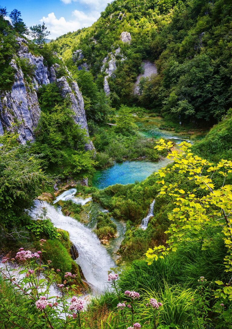UNESCO World Heritage Sites Near Plitvice Lakes: Croatia’s 16 Travertine-Terraced Lakes, the 78-Metre Veliki Slap Waterfall and the National Park Where the Croatian War of Independence Began