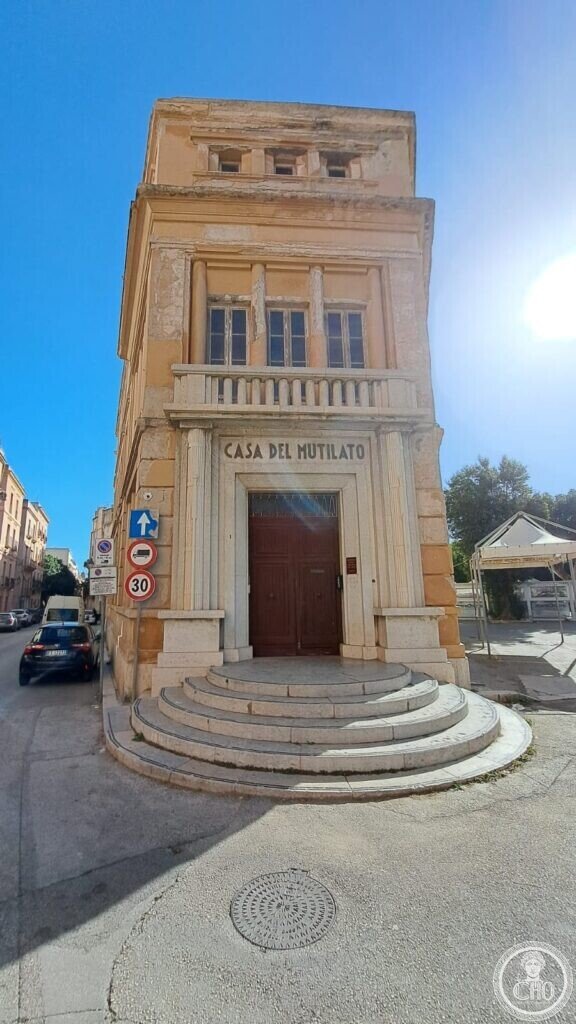 The tower-like corner of the Casa del Mutilato with its curved steps