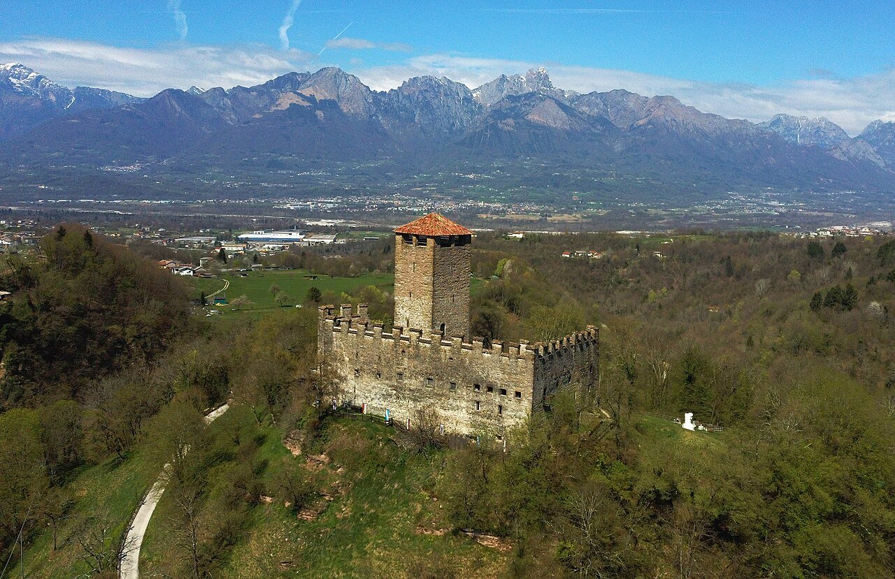 Castello di Zumelle — via Wikimedia Commons