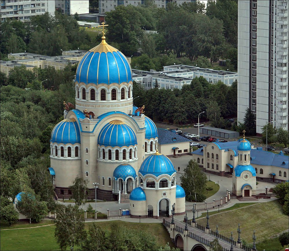 Church of the Holy Trinity at the Borisovo Ponds — view Church of the Holy Trinity at the Borisovo Ponds — view