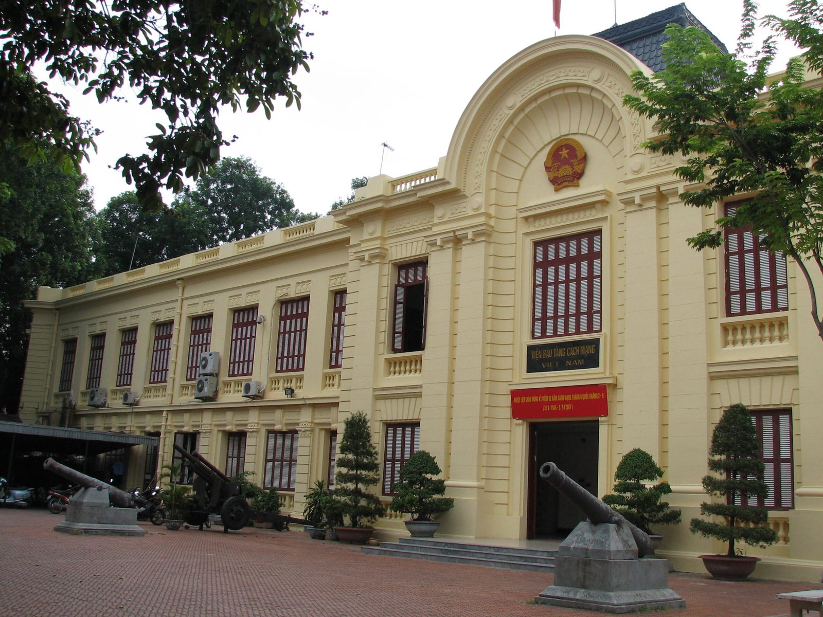 Vietnam Museum of Revolution — view Vietnam Museum of Revolution — view