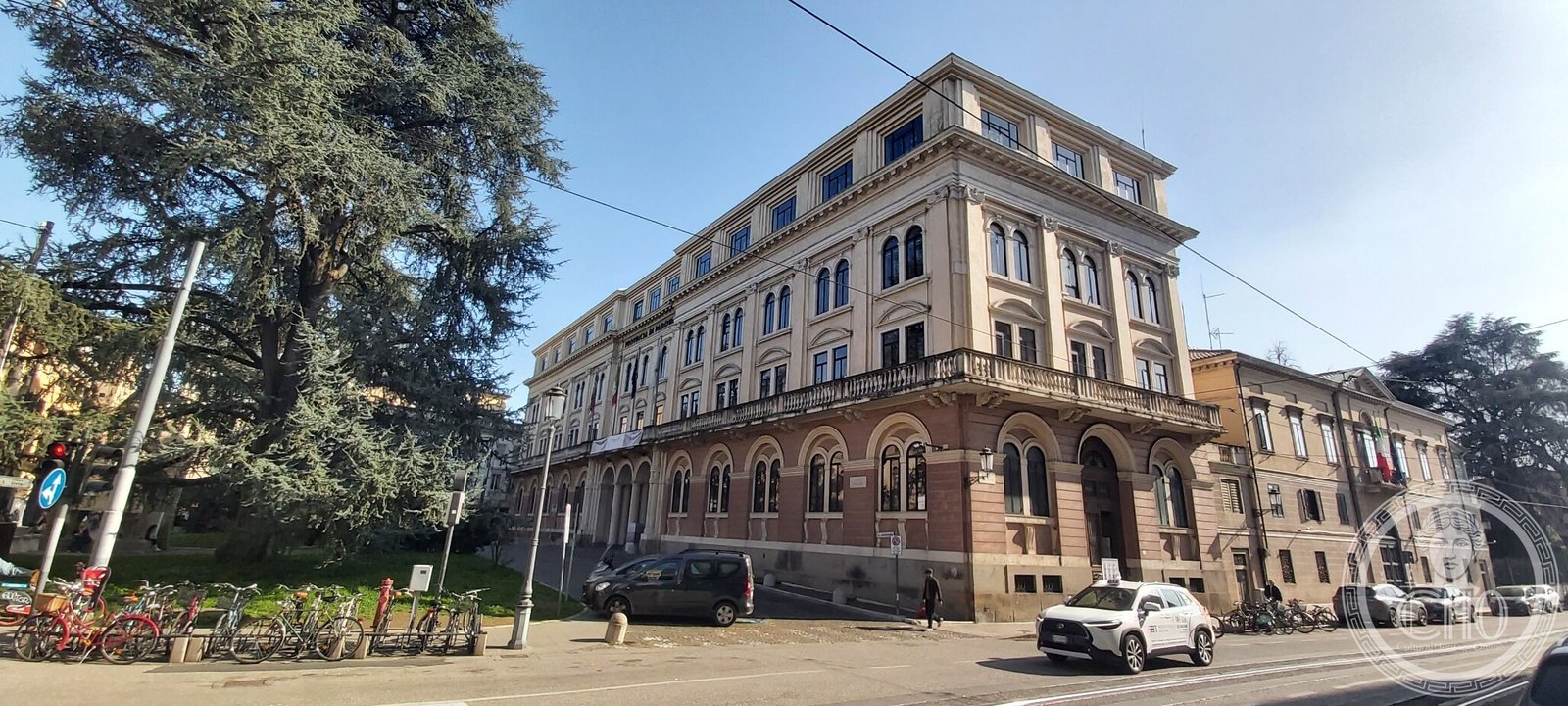 Palazzo Santo Stefano seen obliquely from the street, showing the arcade, the balustraded terrace and the added attic storey