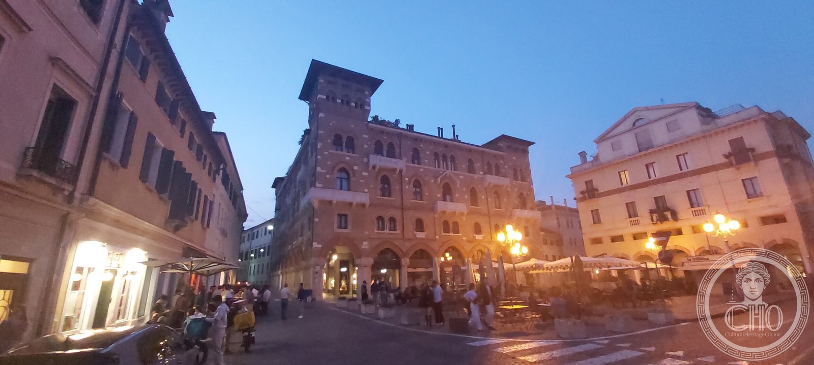 The Palazzo del Littorio in Treviso seen along the square, showing the arcade, the two tiers of mullioned windows and the corner tower