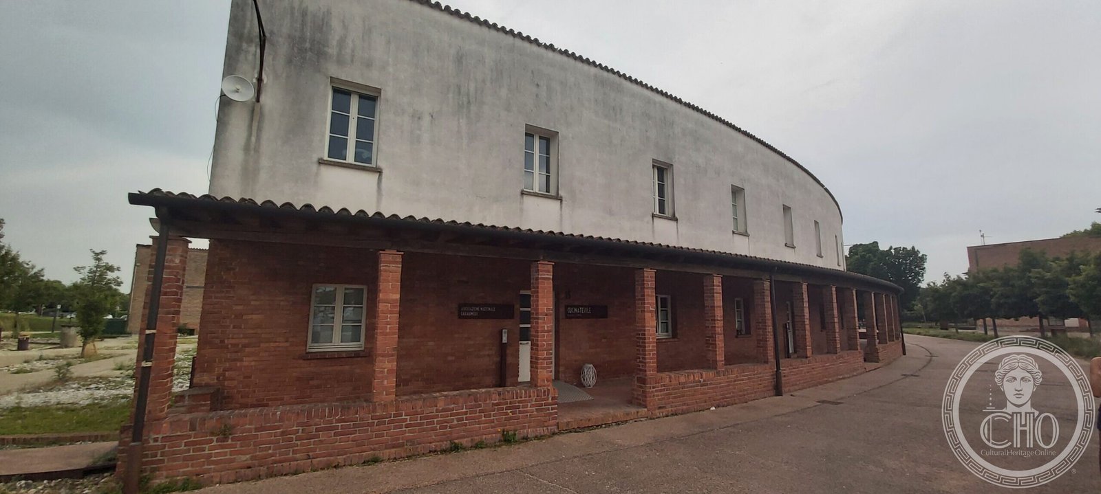 Borgo Rurale Fratelli Grinzato Vigonza — curved range with brick portico on square piers