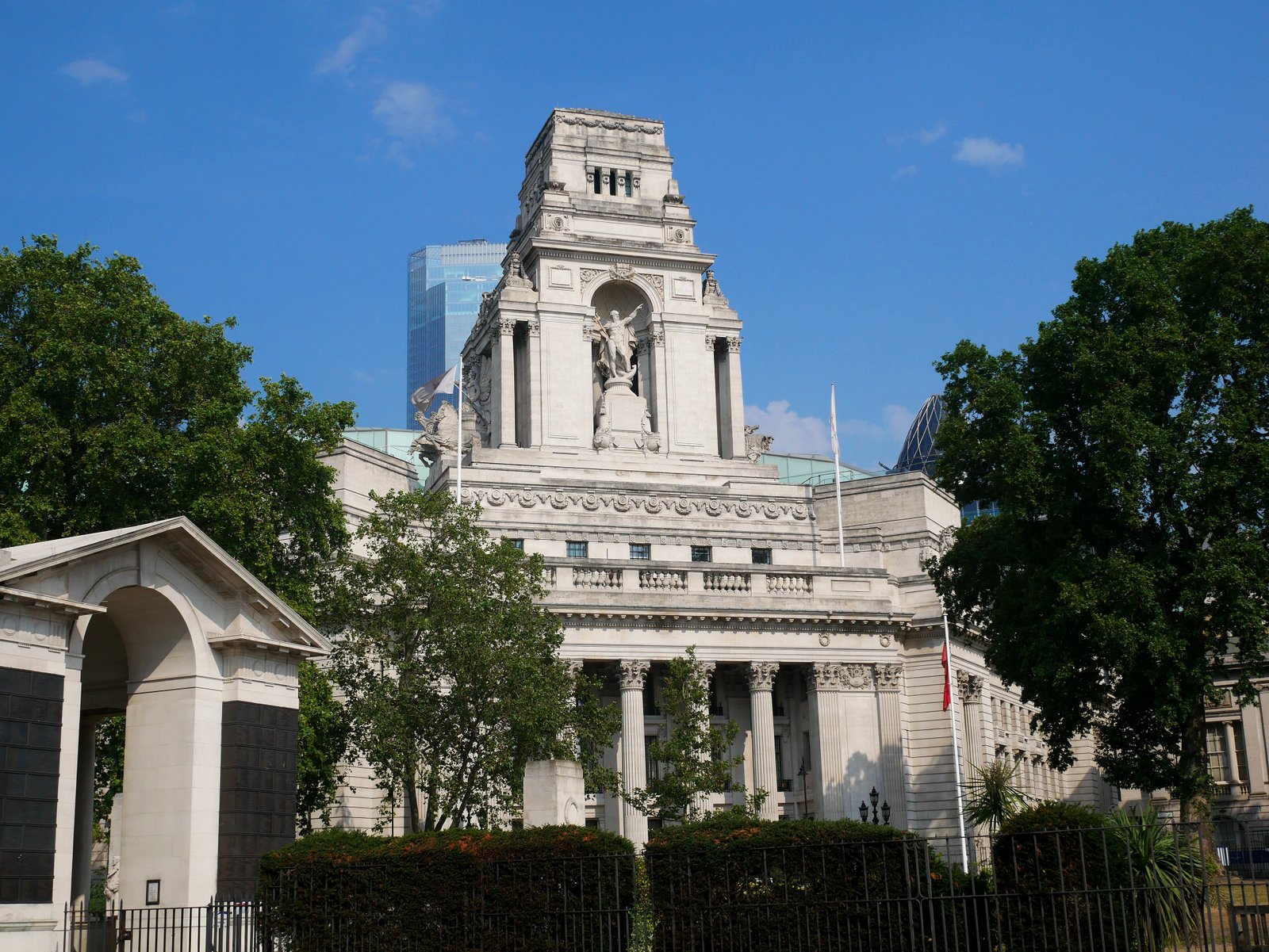 10 Trinity Square — view