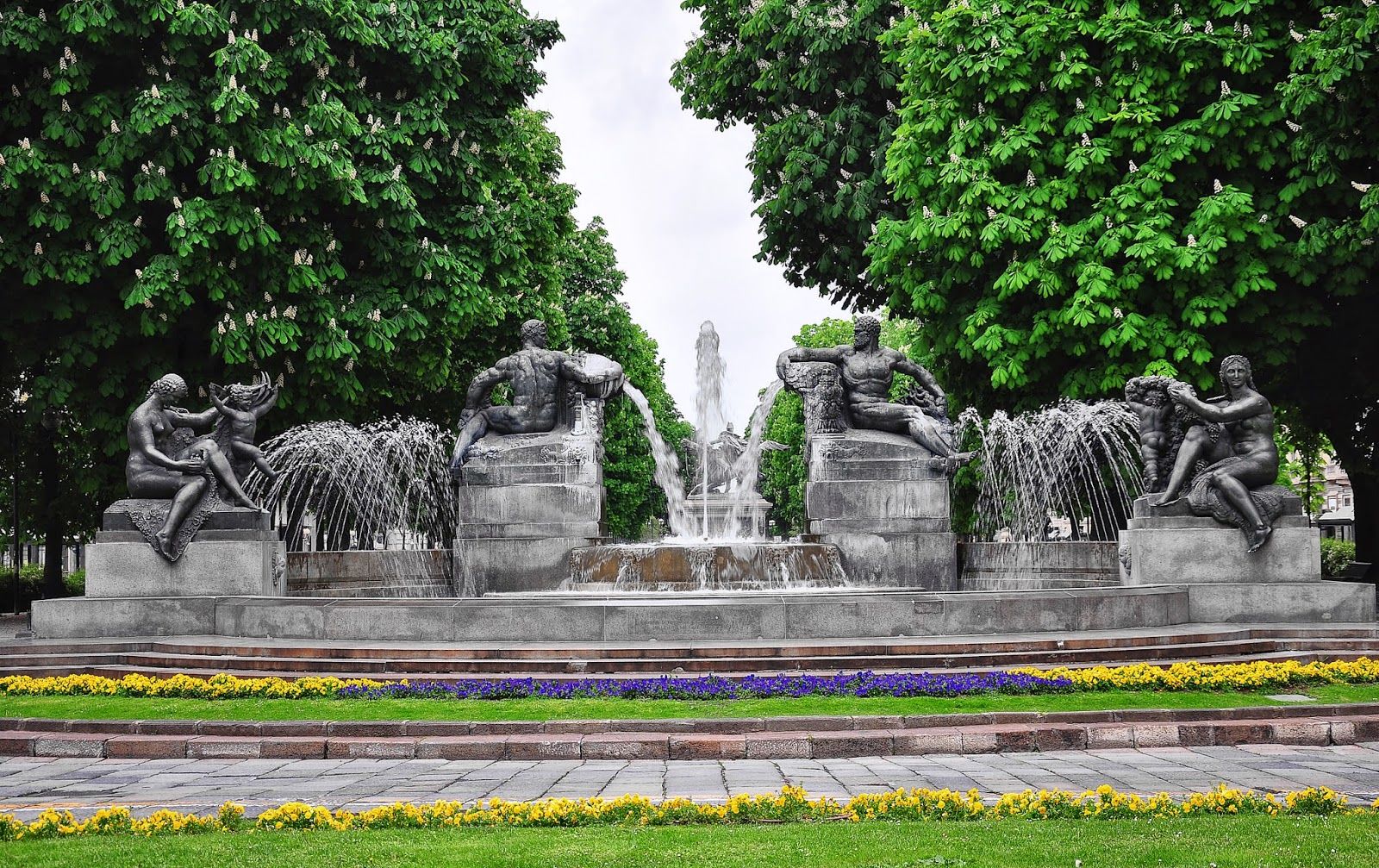 Fontana Angelica, Turin, by Riva (1934) Fontana Angelica, Turin, by Riva (1934)