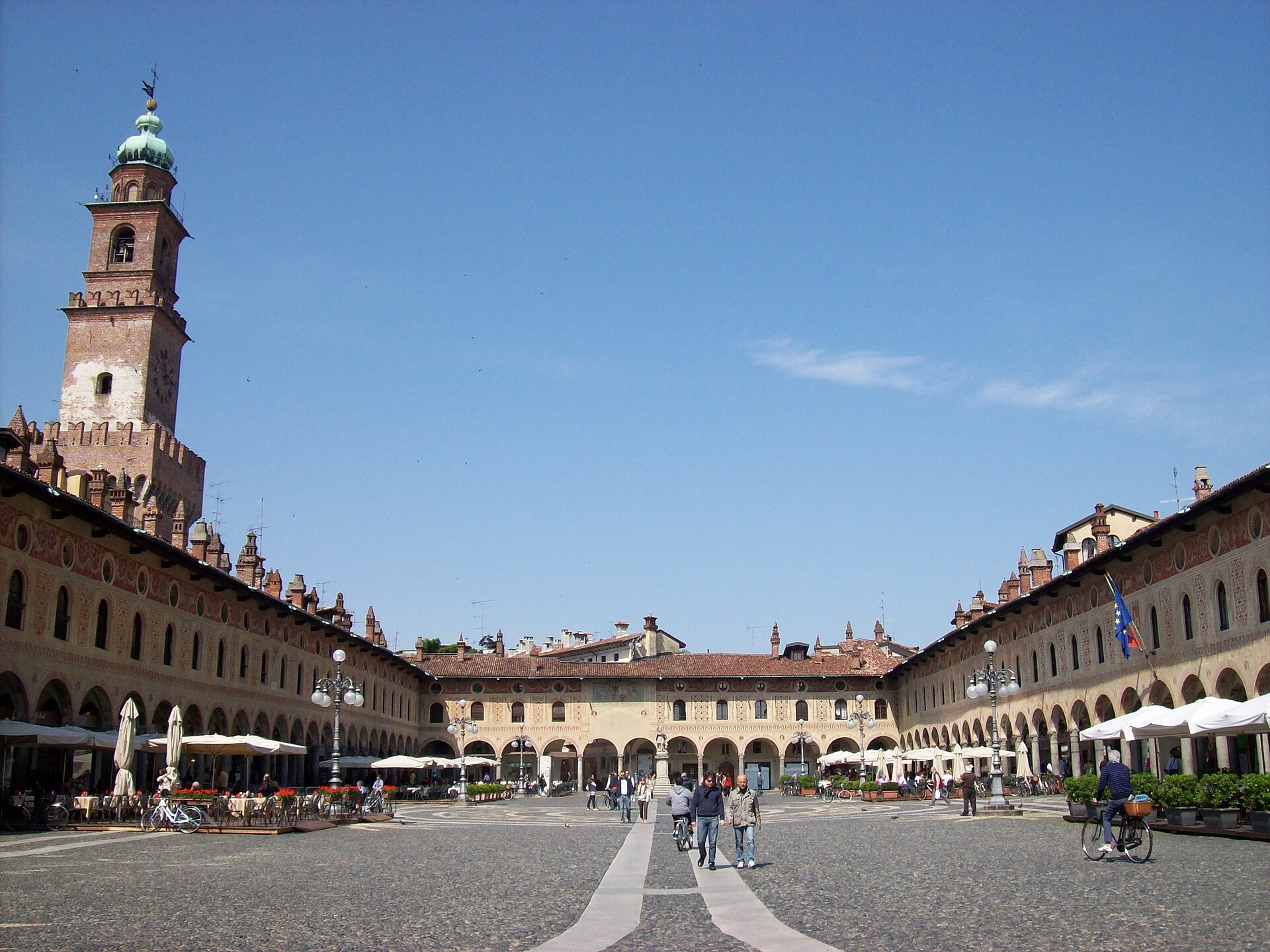 Ducal square — via Wikimedia Commons