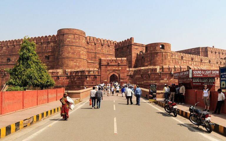 Agra Fort Mughal Imperial Stronghold: Travel Guide