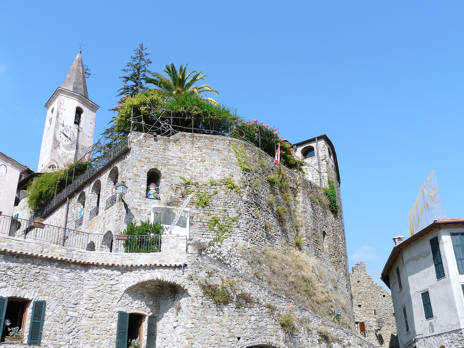 Castello della Lucertola — via Wikimedia Commons