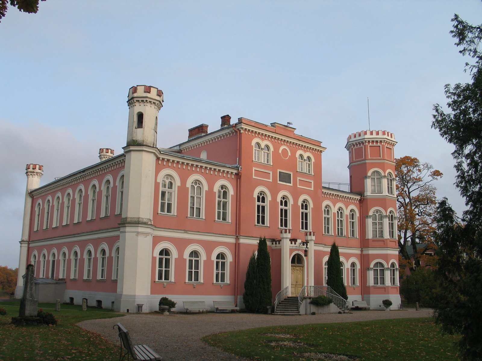 Bīriņi Palace — view
