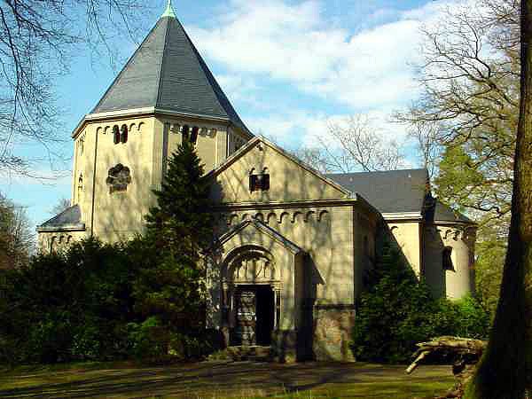 Bismarck Mausoleum — view