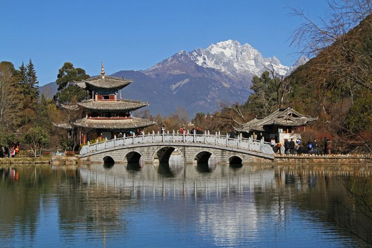 Old Town of Lijiang Naxi Waterway City: Guide