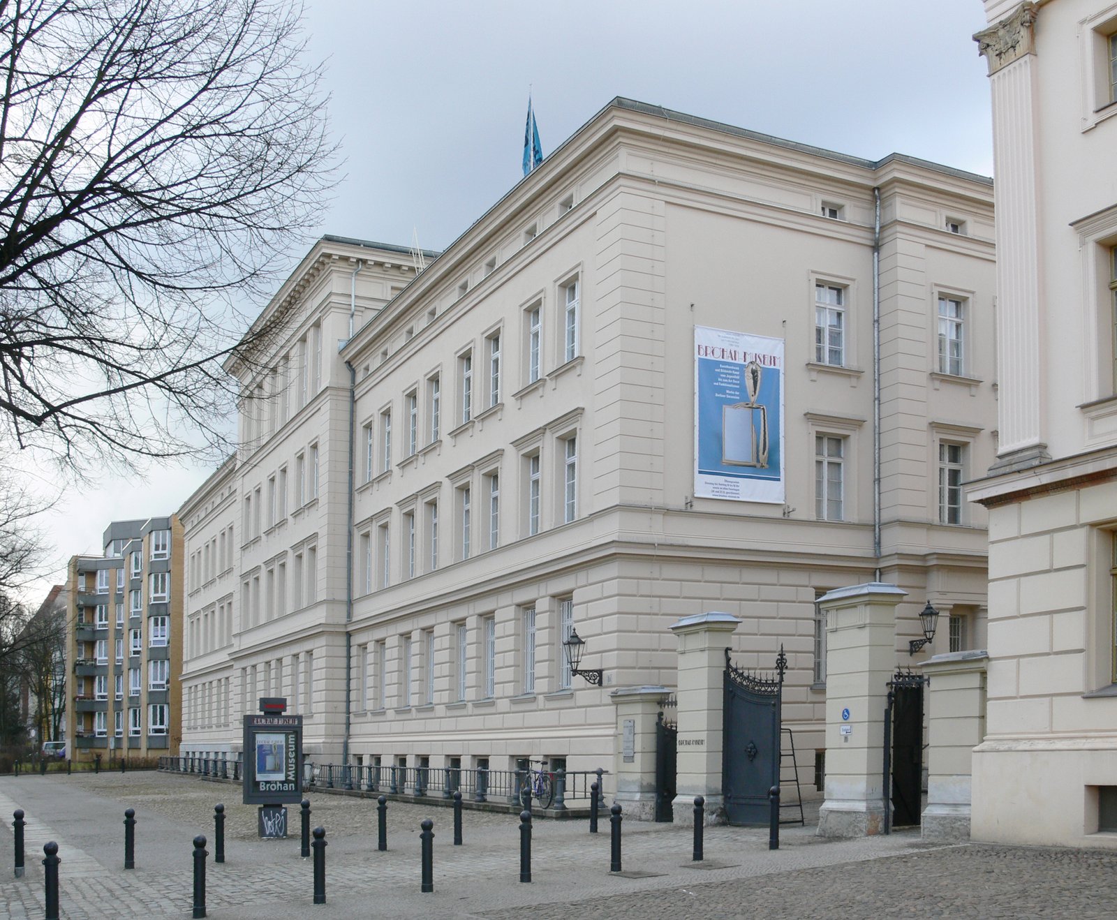 The late-classical facade of the former Charlottenburg guard barracks that houses the Bröhan Museum, Berlin