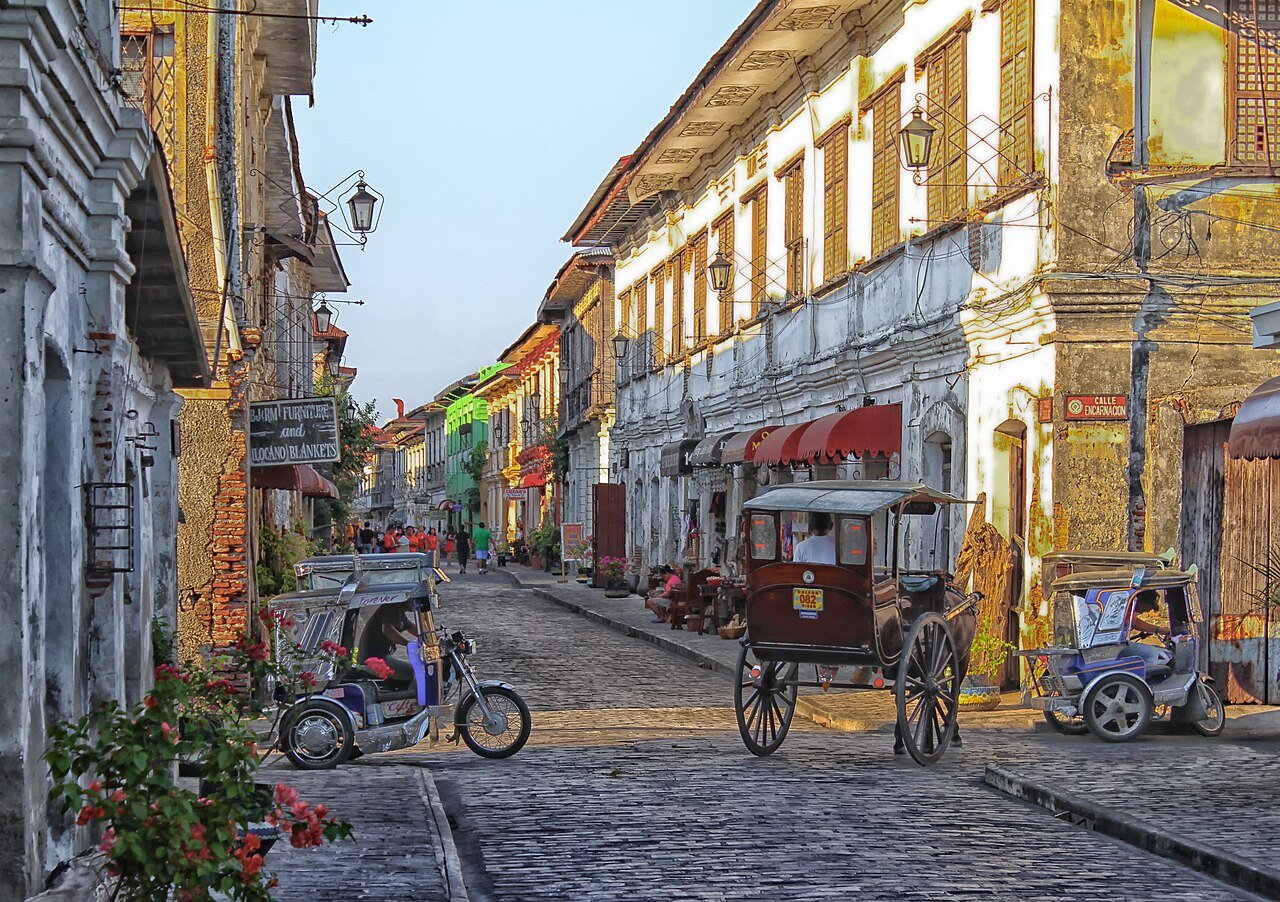 Cobblestone street of Calle Crisologo lined with colonial houses in Vigan